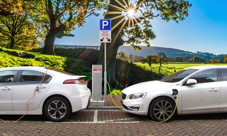 Alemania confía en el coche eléctrico: obligará a las gasolineras a tener puntos de recarga rápida