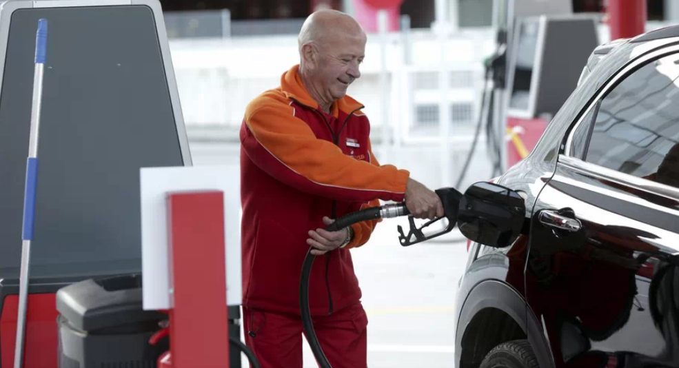 El Gobierno confirma que la apertura de gasolineras desatendidas destruye miles de empleos en el sector