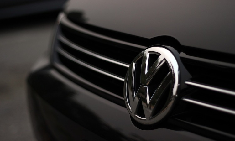 Volkswagen prevé un crecimiento de las ventas de coches más lento en 2024 por la guerra de precios