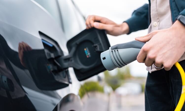 La burocracia sigue frenando la transición hacia el coche eléctrico en España