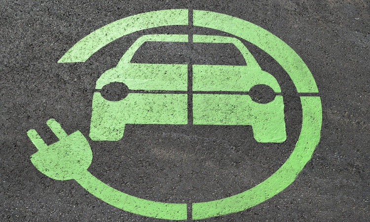 Un punto de recarga rápida de coche eléctrico está cerca de ser más rentable que una manguera de combustible