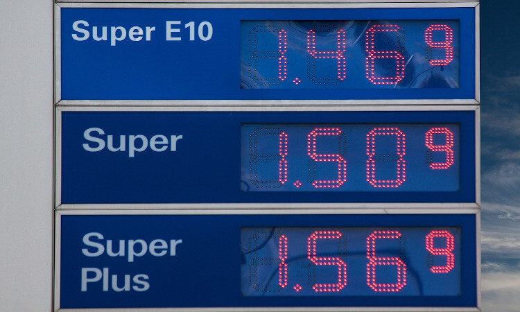 Las estaciones de servicio deberán mostrar el precio por kilómetro de cada combustible