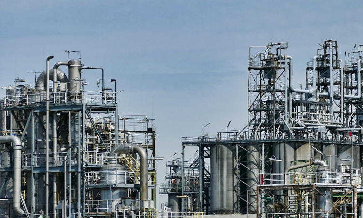 Repsol detendrá parte de su refinería en Puertollano tras la operación de mantenimiento de una planta