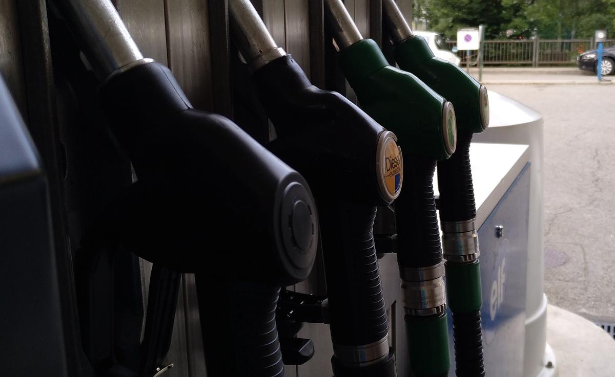 El precio de los carburantes suma su cuarta semana de caídas