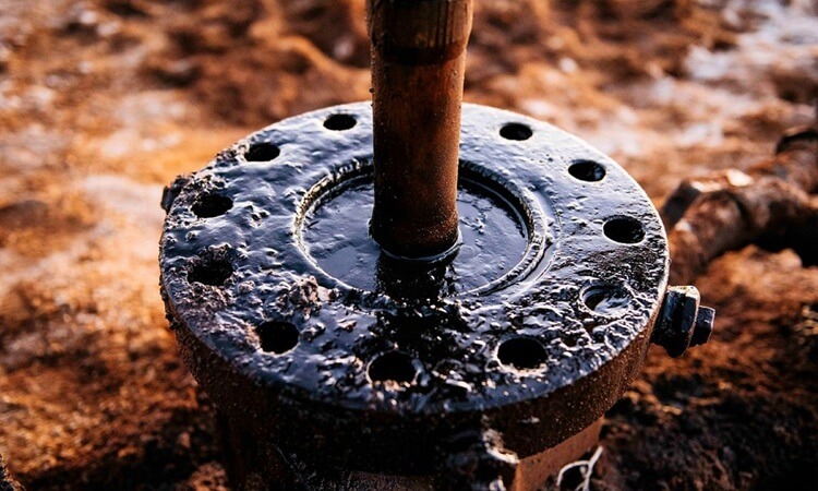 El petróleo Brent cae un 1,3%, hasta los 100 dólares, pese al repunte de ataques en Ormuz