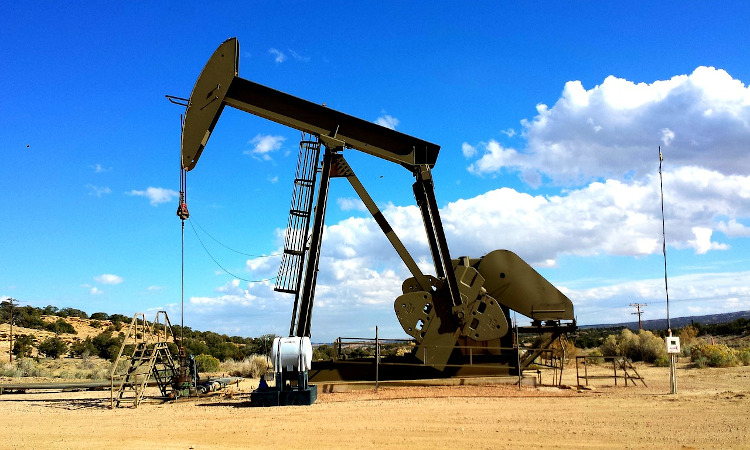 El precio del petróleo cae ante una posible mitigación de las sanciones y el aumento de suministro saudí